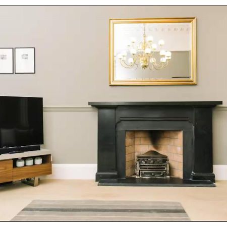 Joivy Palmerston Place Residence - Luxury City Centre Apt With Private Parking 에든버러 외부 사진