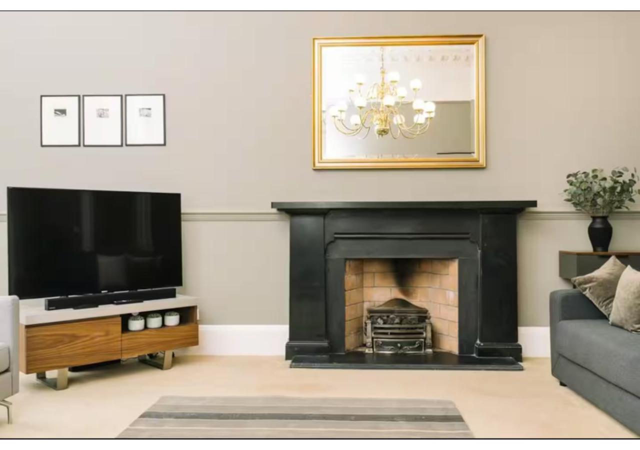 Joivy Palmerston Place Residence - Luxury City Centre Apt With Private Parking 에든버러 외부 사진