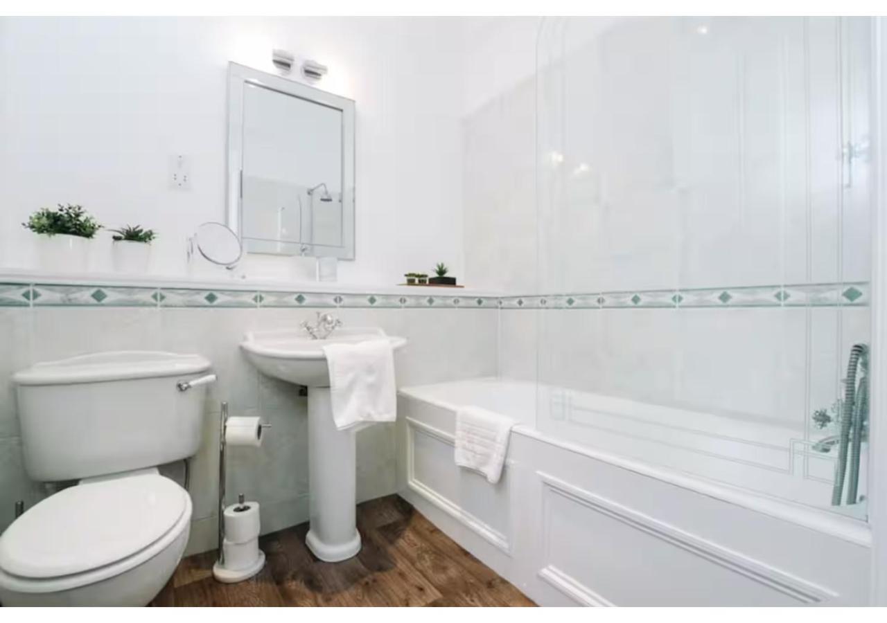 Joivy Palmerston Place Residence - Luxury City Centre Apt With Private Parking 에든버러 외부 사진