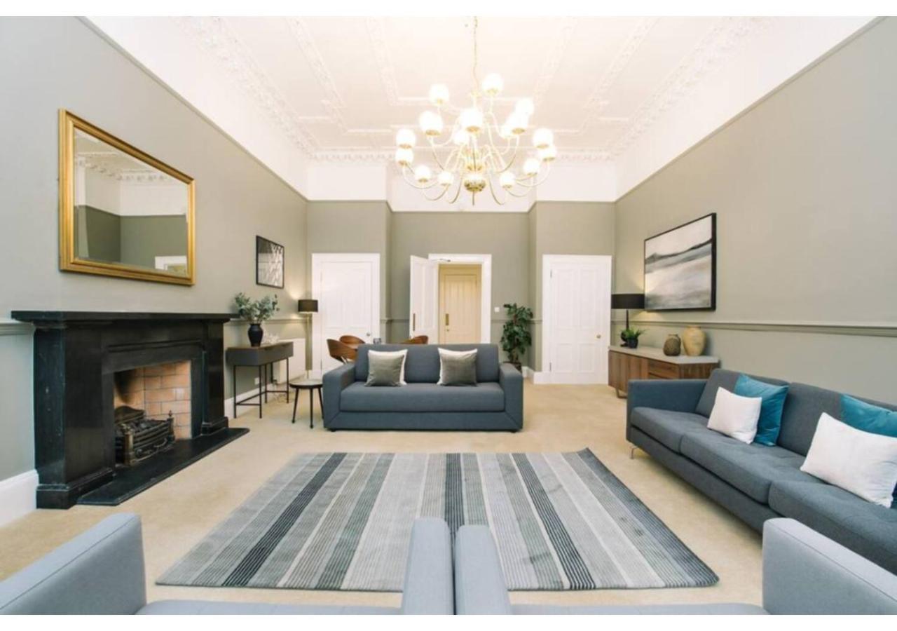 Joivy Palmerston Place Residence - Luxury City Centre Apt With Private Parking 에든버러 외부 사진