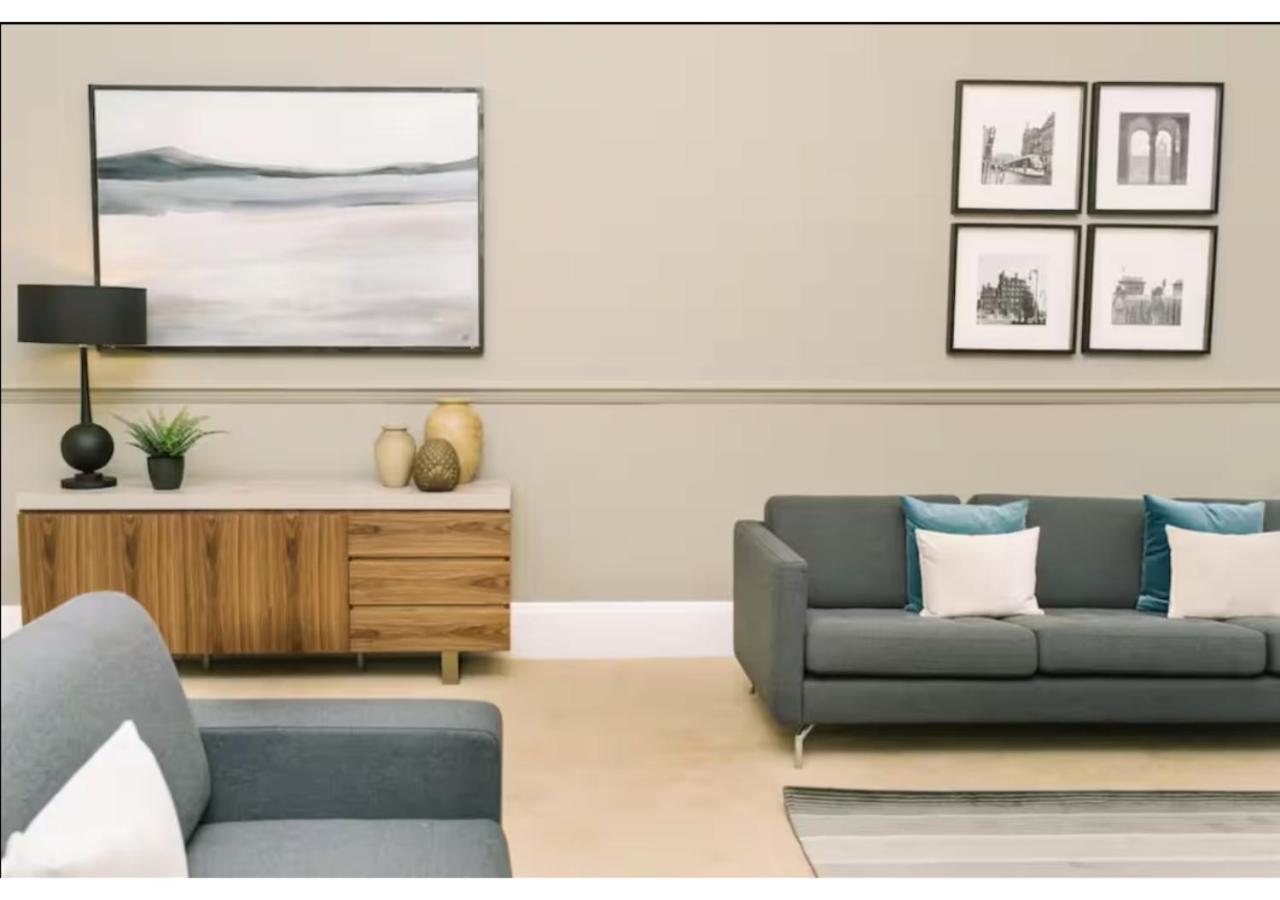 Joivy Palmerston Place Residence - Luxury City Centre Apt With Private Parking 에든버러 외부 사진