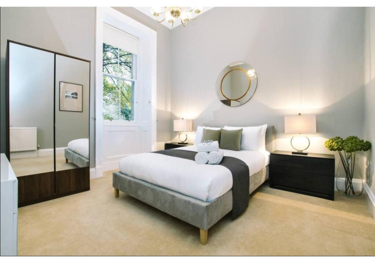 Joivy Palmerston Place Residence - Luxury City Centre Apt With Private Parking 에든버러 외부 사진
