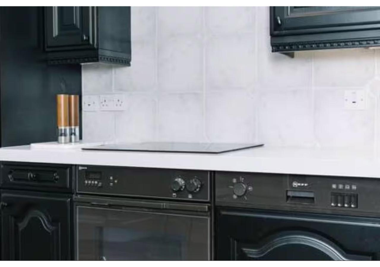 Joivy Palmerston Place Residence - Luxury City Centre Apt With Private Parking 에든버러 외부 사진