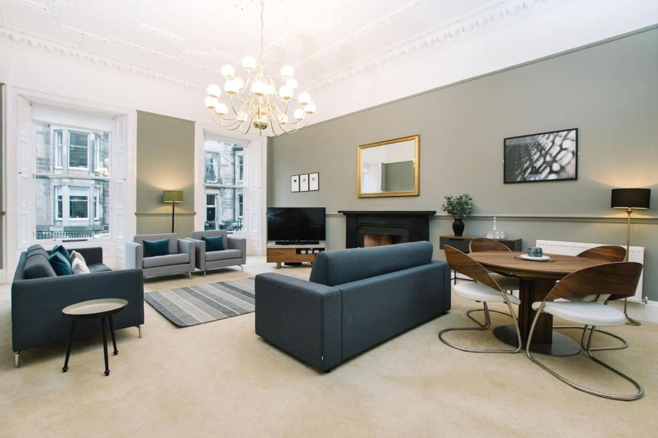 Joivy Palmerston Place Residence - Luxury City Centre Apt With Private Parking 에든버러 외부 사진